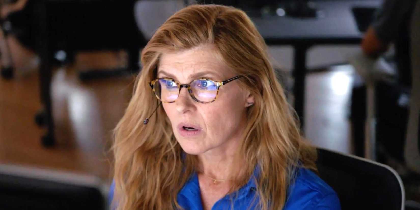 Connie Britton as Abby looking at a computer monitor in 9-1-1