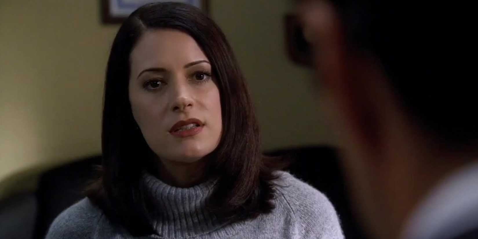 Emily Prentiss talks to Aaron Hotchner in Criminal Minds