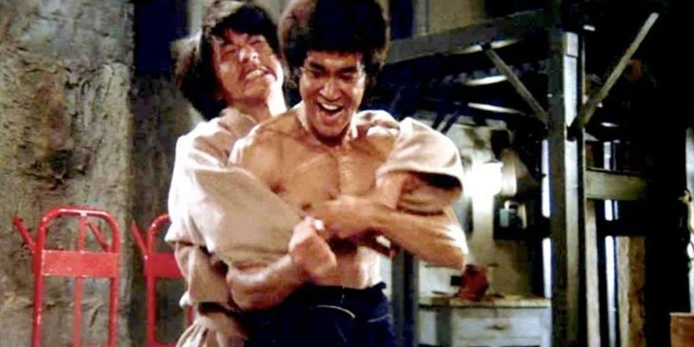 Bruce Lee e Jackie Chan lutam em Enter the Dragon.