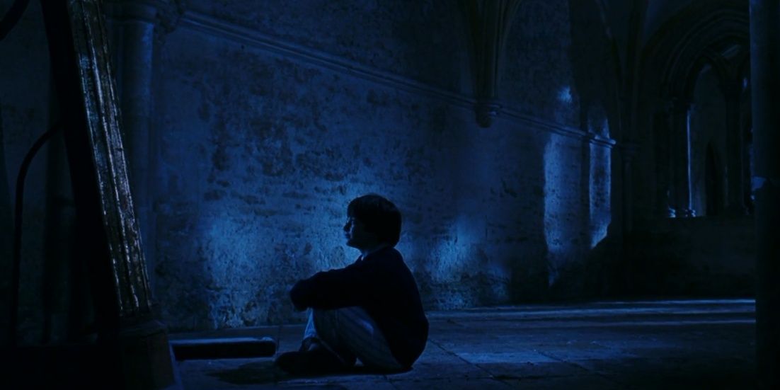 Harry Potter sitting alone in front of the Mirror of Erised in Sorcerer's Stone 