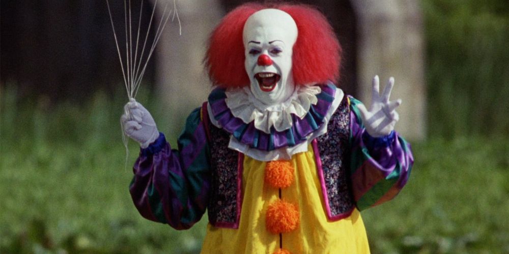Pennywise holds balloons in It