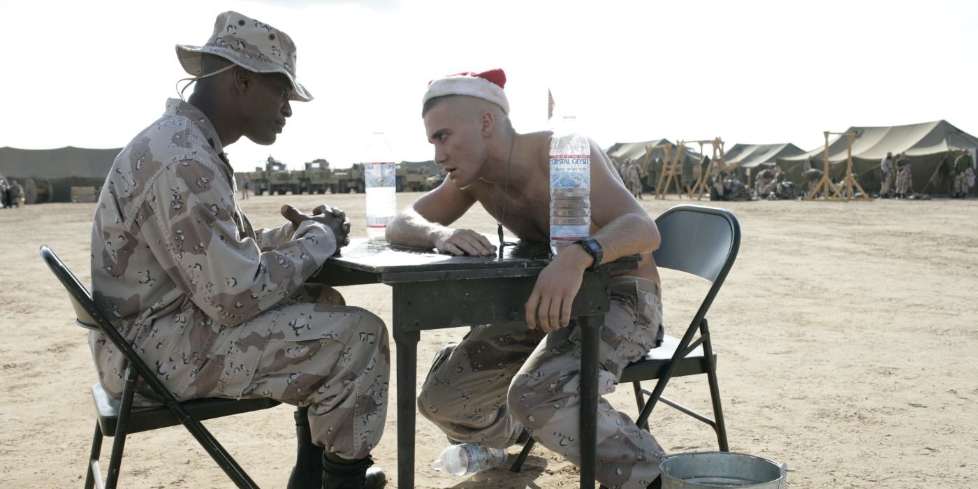 Jamie Foxx and Jake Gyllenhaal stare at each other in Jarhead