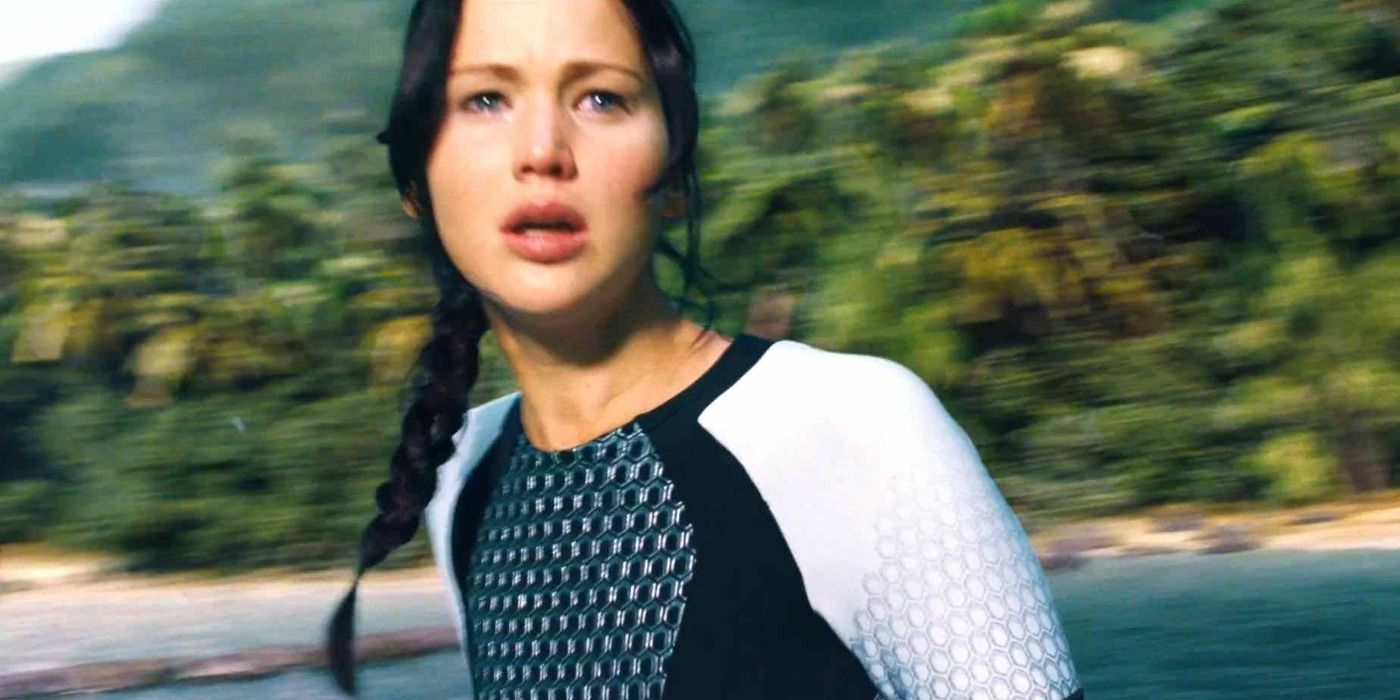 Katniss Everdeen à beira do lago em Jogos Vorazes: Em Chamas