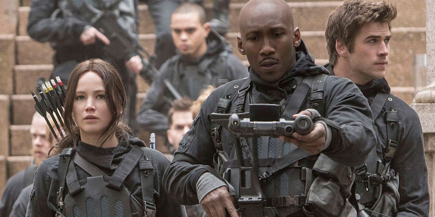 Katniss e sua unidade no Capitólio de Jogos Vorazes