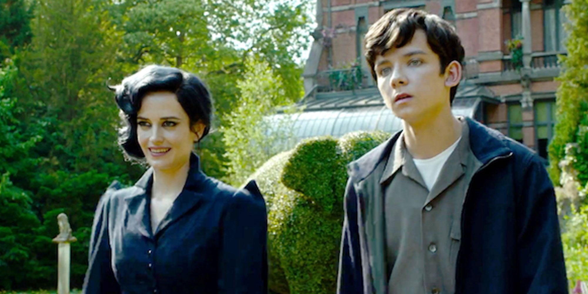 Eva Green and Asa Butterfield in Miss Peregrine's Home For Peculiar Children