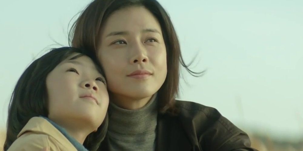 Kang Su-jin and Kim Hyena embracing in Mother Korean drama