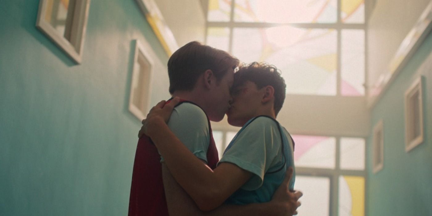 Nick and Charlie kiss in a hallway in Heartstopper.