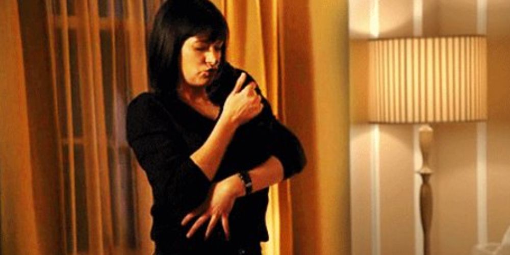 Prentiss holds her cat Sergio in Criminal Minds