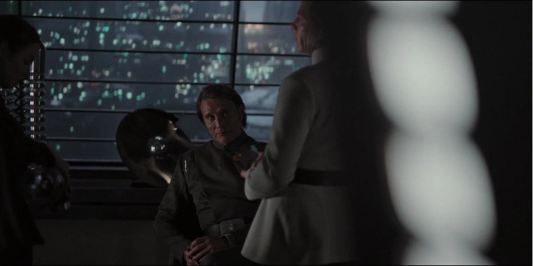 Rogue One flashbacks on Coruscant as Jyn Erso watches her father Galen Erso, her mother Lyra Erso, and Orson Krennic