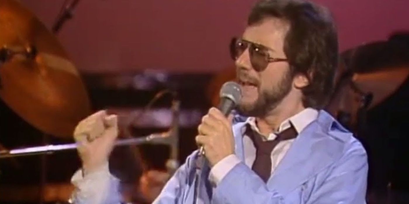 Rupert Holmes performing on stage 
