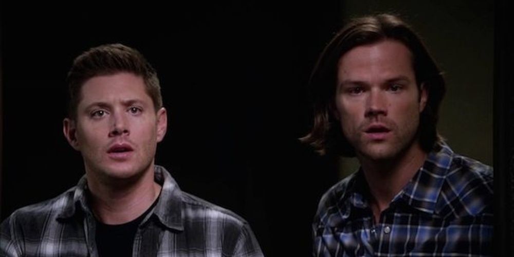Sam and Dean look at Charlie's dead body in Supernatural