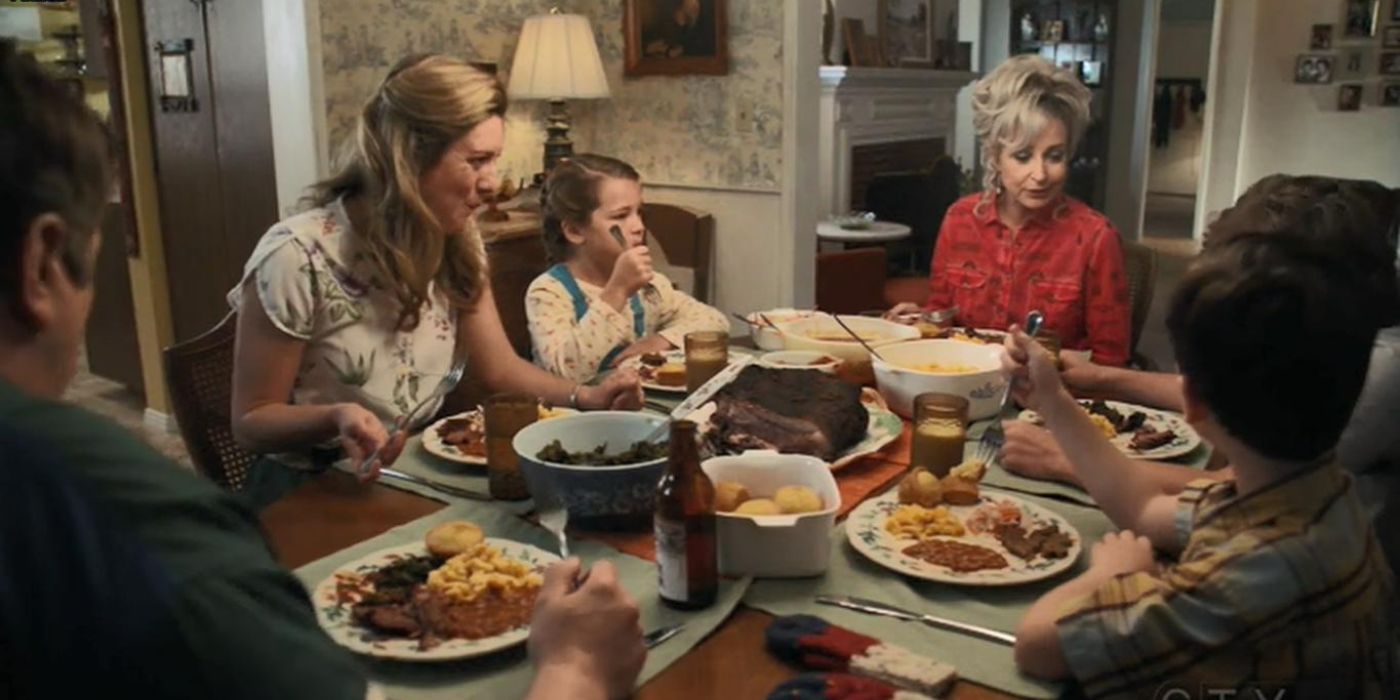 Sheldon's family sitting around the dinner table in Young Sheldon