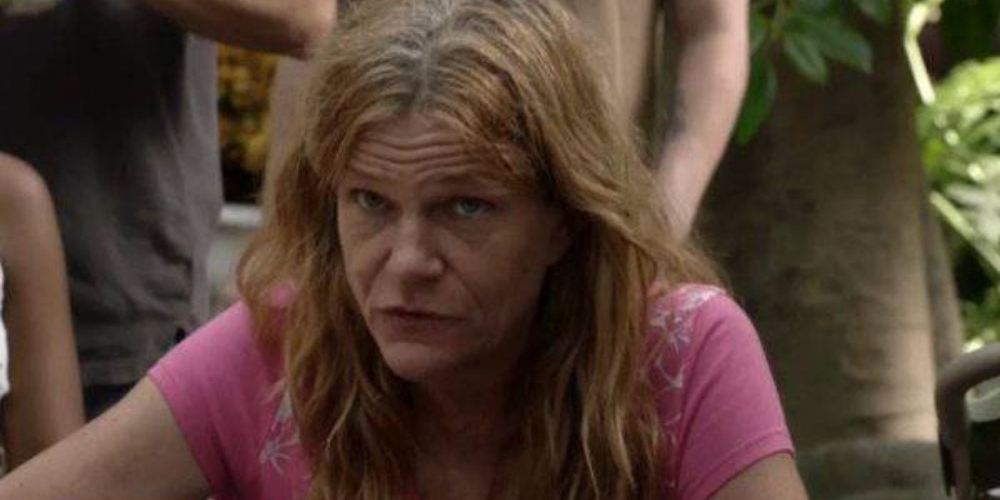 Aunt Ronnie talking in Shameless.