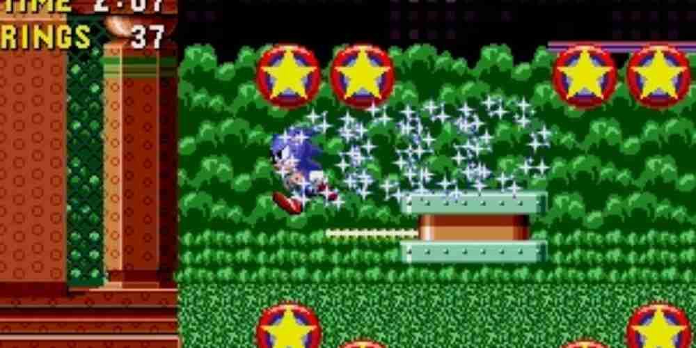 The sparkles of invincibility surround Sonic the Hedgehog.