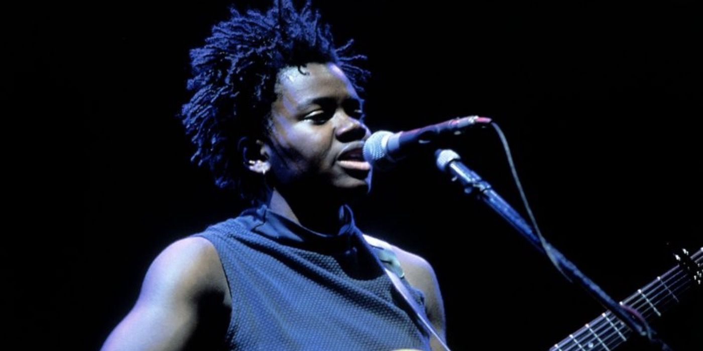 Tracy Chapman performing on stage