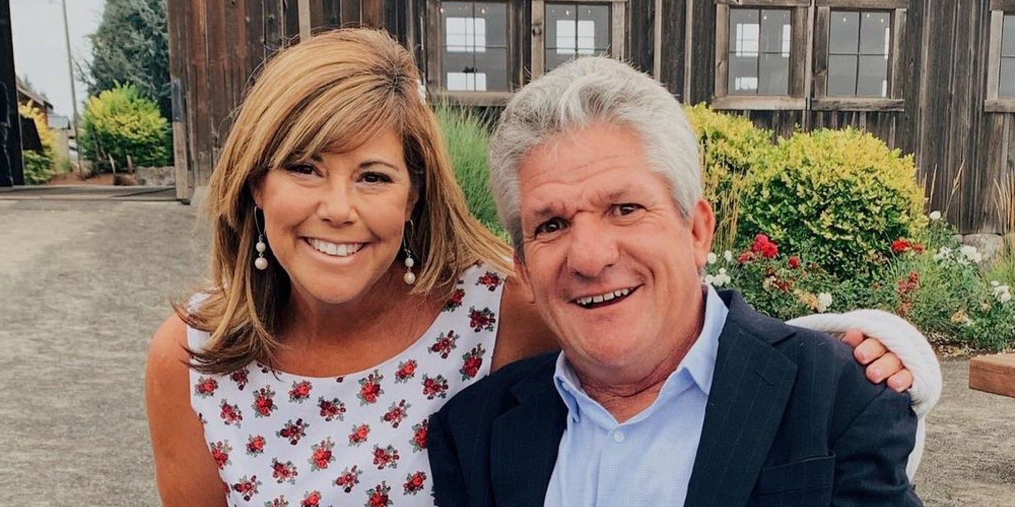 Caryn Chandler e Matt Roloff de Little People, Big World vestidos e sorrindo