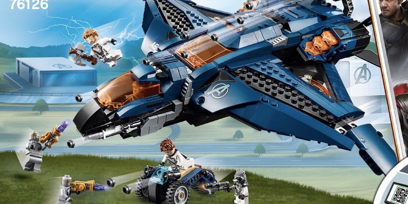 Ultimate Quinjet LEGO set featuring Thor, Hawkeye, Black Widow and Rocket.