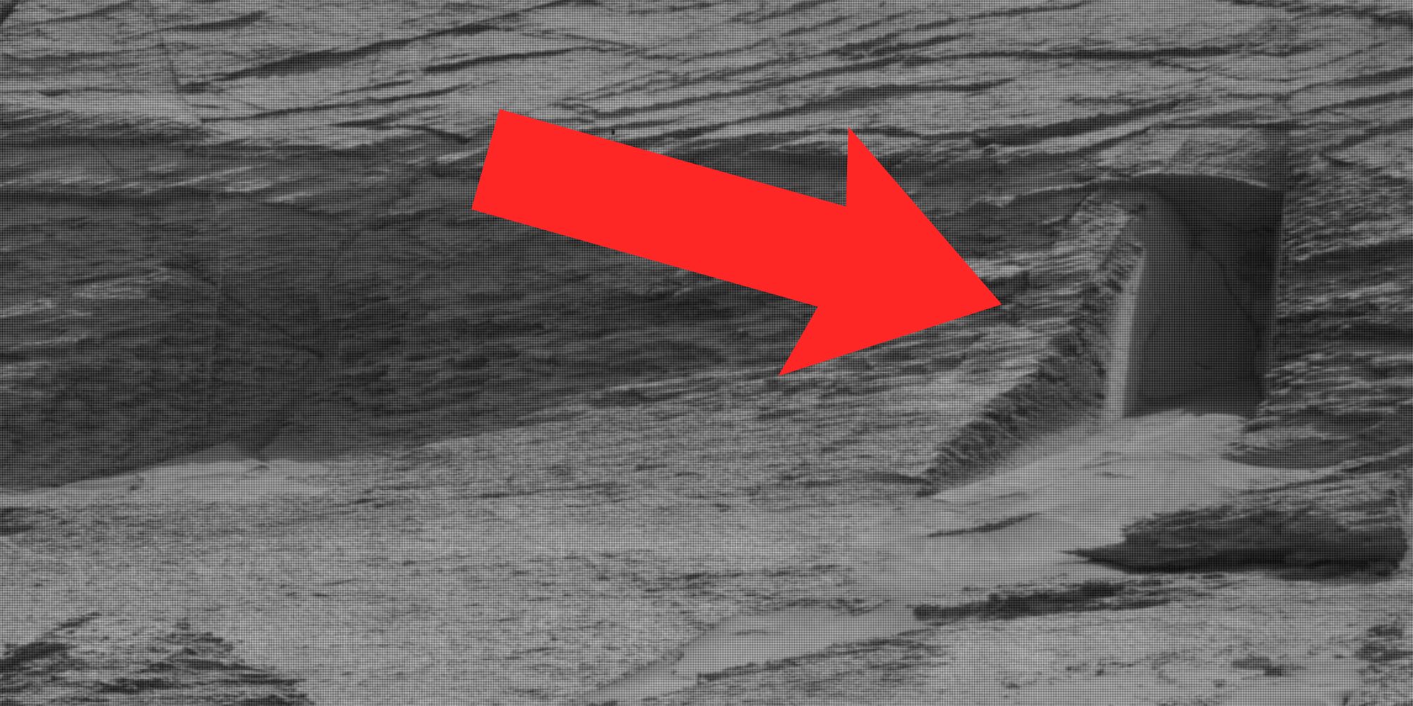 A 'doorway' on Mars, spotted by the Curiosity rover
