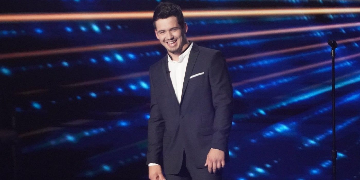 Noah Thompson smiles at the crowd at American Idol