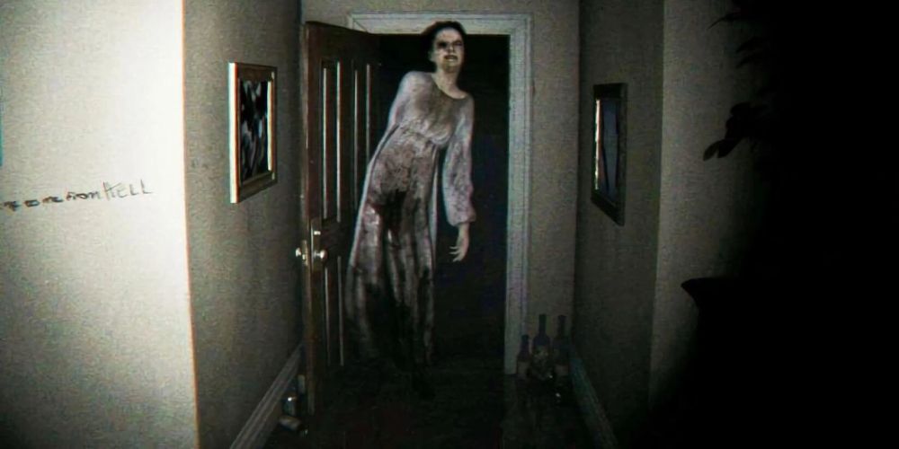 A female zombie appears in the hall in P.T. Silent Hills