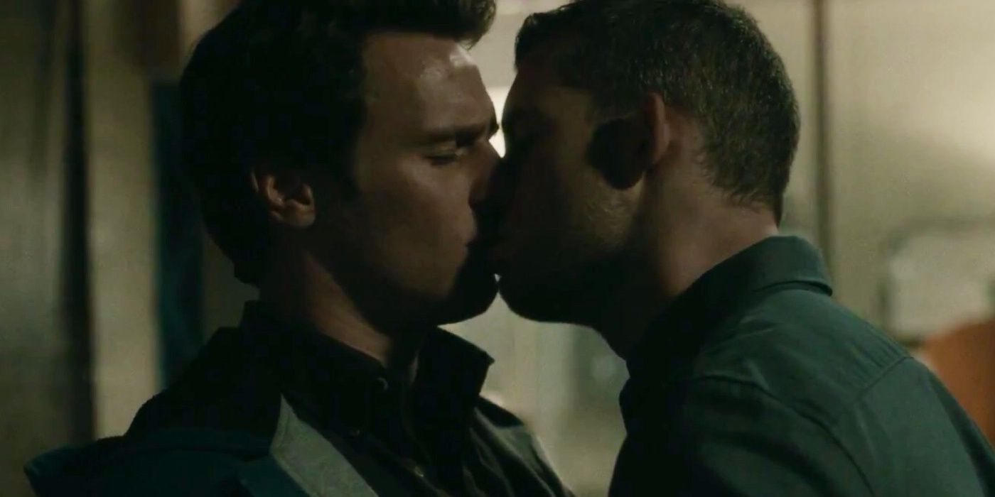 Russell Tovey kisses Jonathan Groff