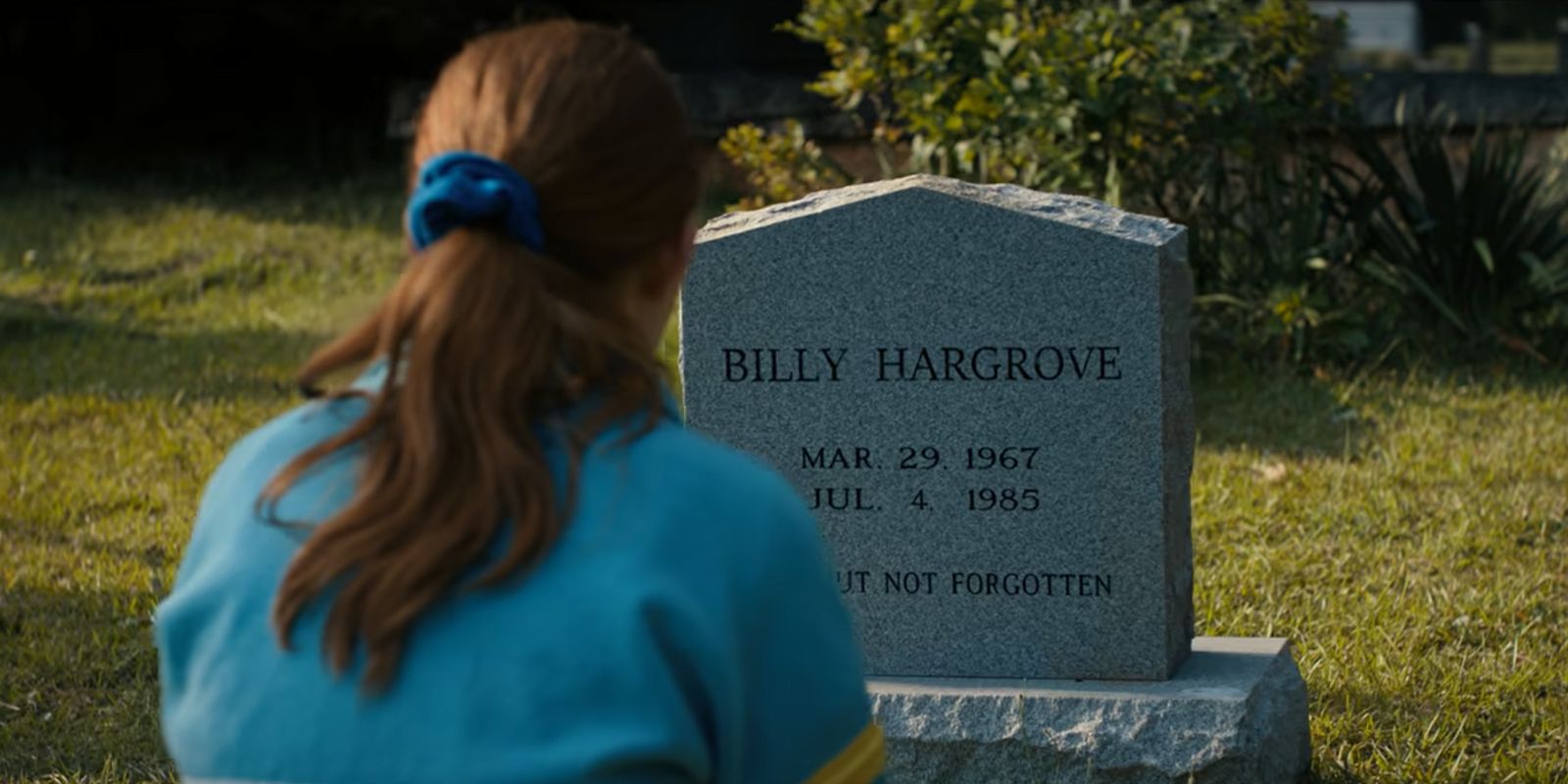 sadie sink as max mayfield sitting at Billy's grave in the stranger things season 4 trailer