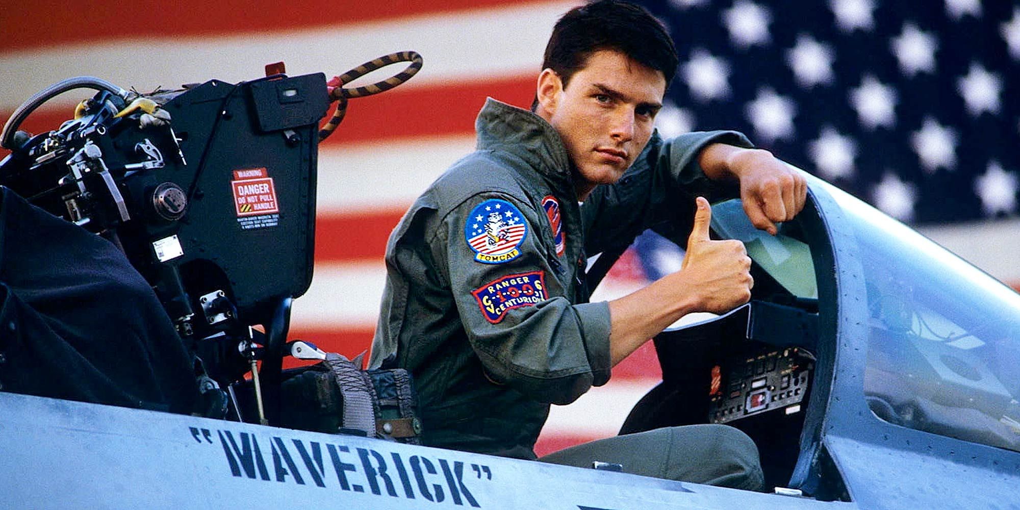 Maverick haciendo un pulgar hacia arriba en Top Gun.