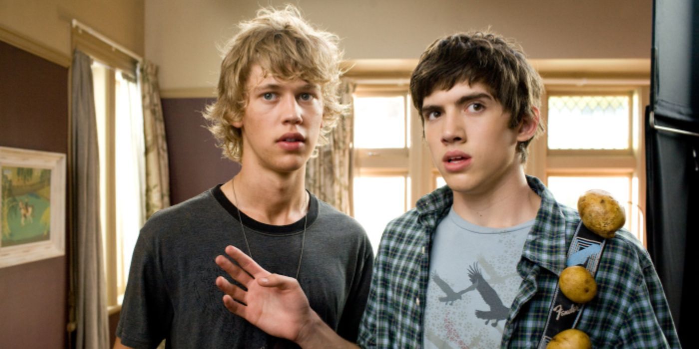 Austin Butler and Carter Jenkins looking shocked in Aliens In The Attic