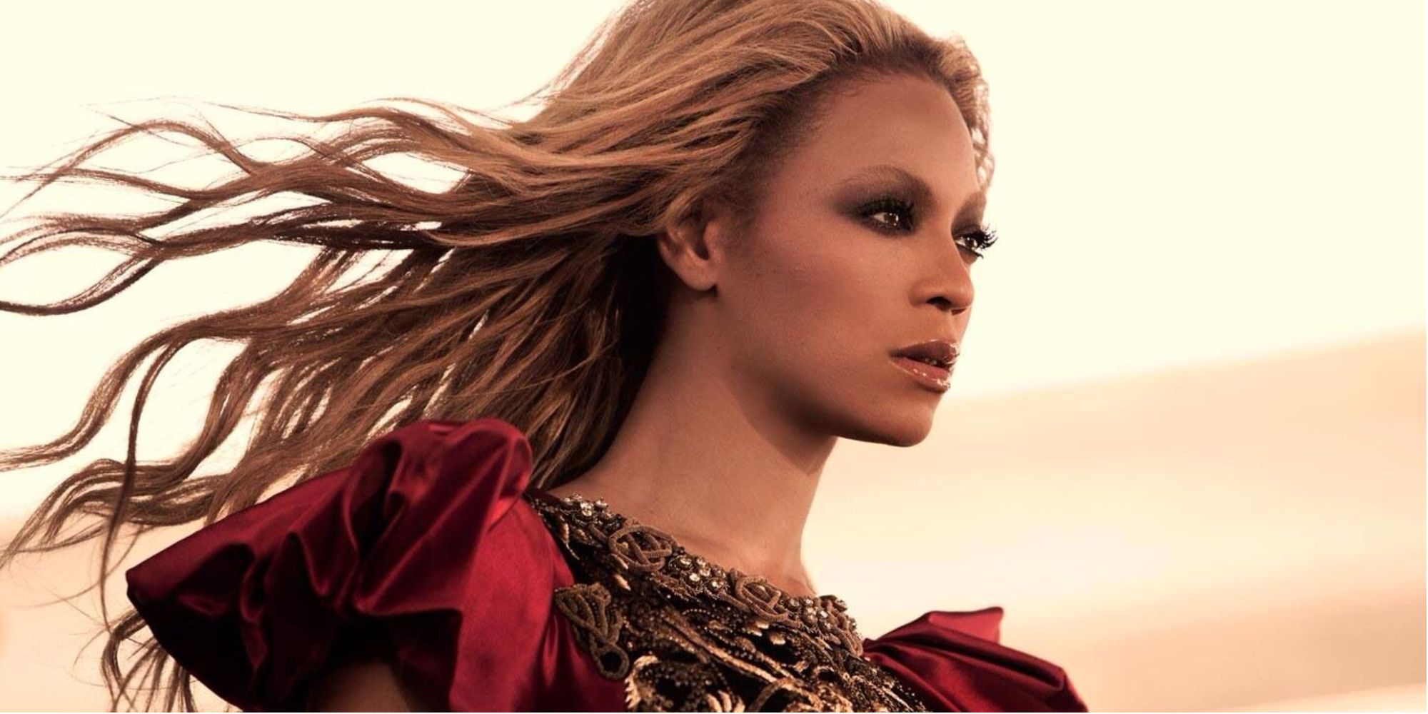 Beyoncé in the Run the World (Girls) video