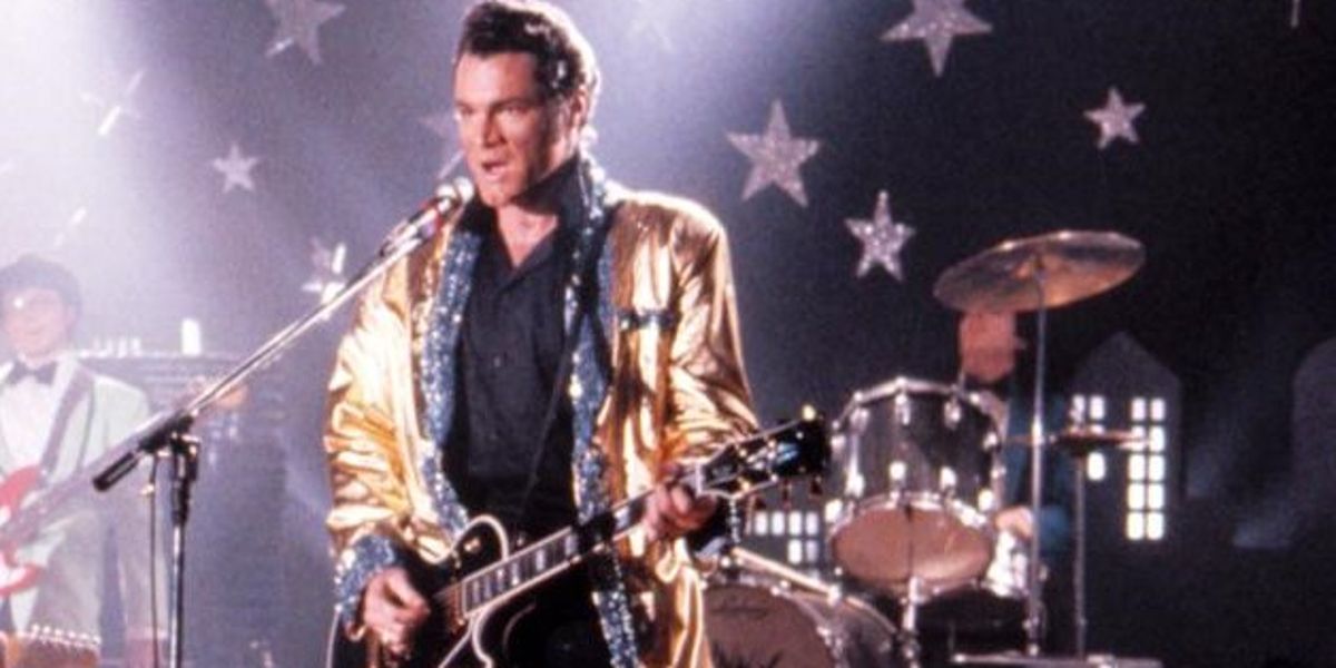 David Keith as Elvis Presley playing a guitar in Heartbreak Hotel
