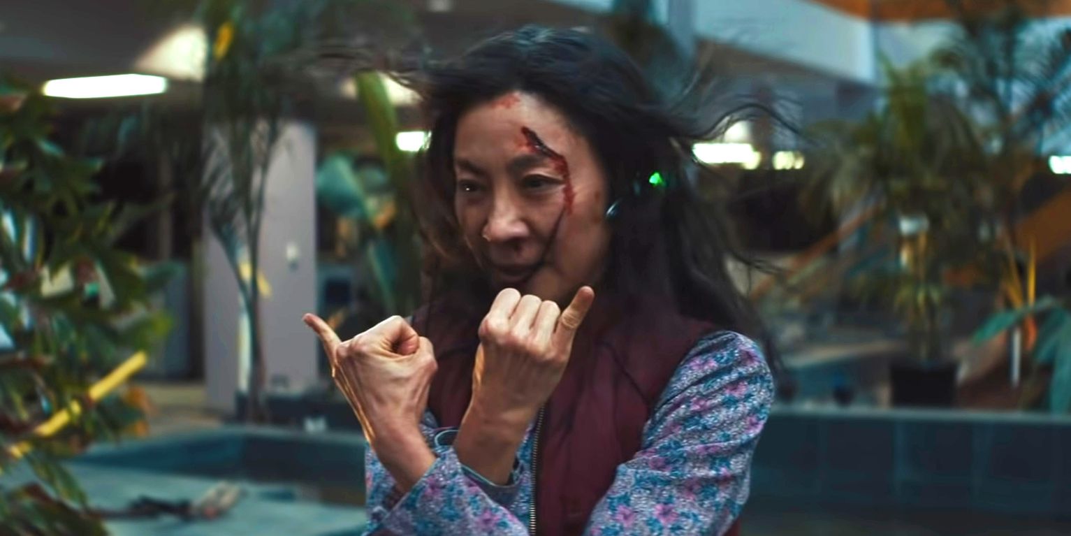 Michelle Yeoh como Evelyn em Everything Everywhere All At Once