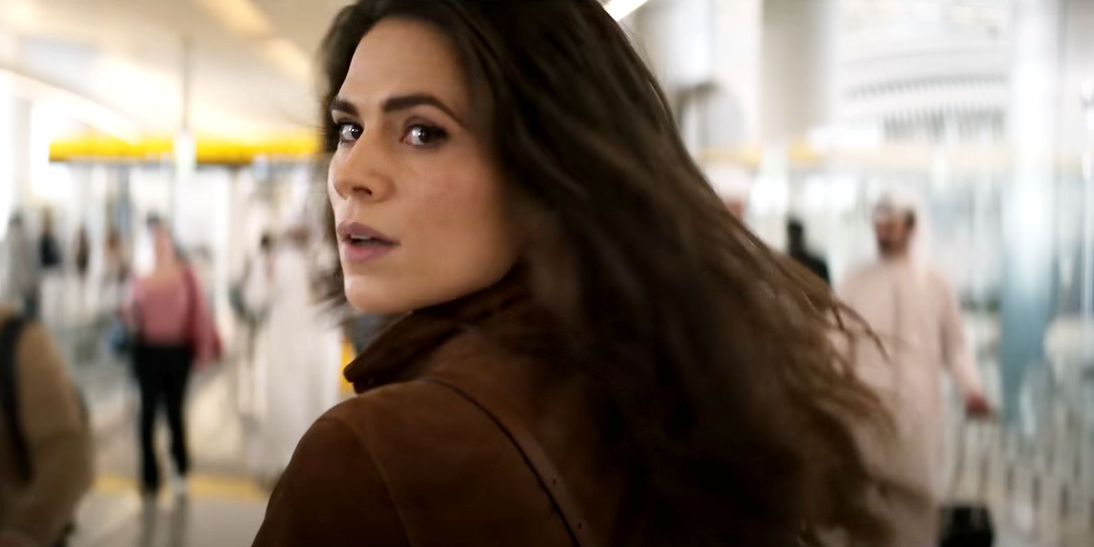 Hayley Atwell running in train station Mission Impossible 7