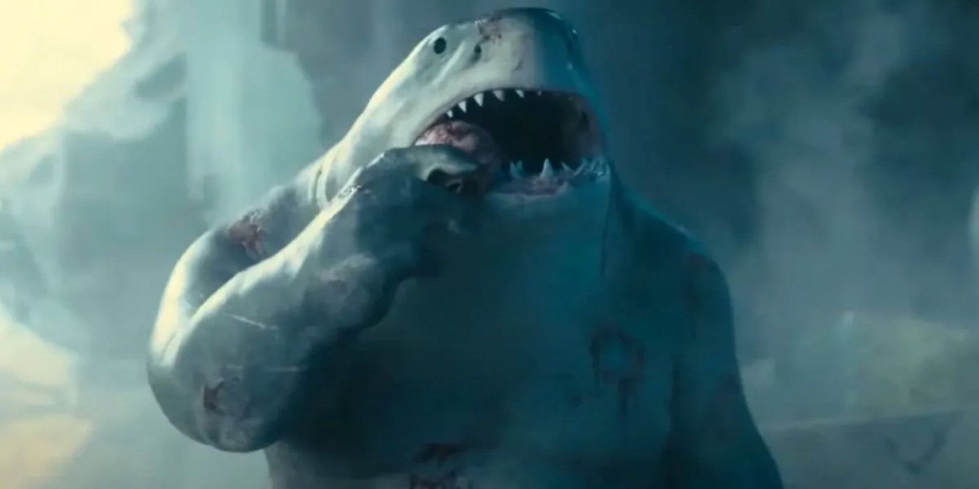 King Shark comendo alguém no Esquadrão Suicida.