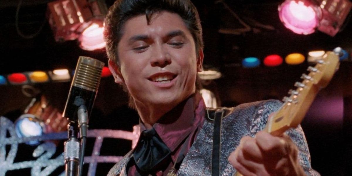 Ritchie Valens (Lou Diamond Phillips) singing and playing guitar in La Bamba