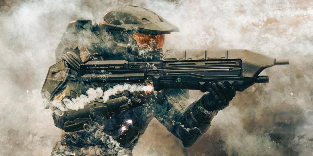 Master Chief runs through smoke during a battle in Halo