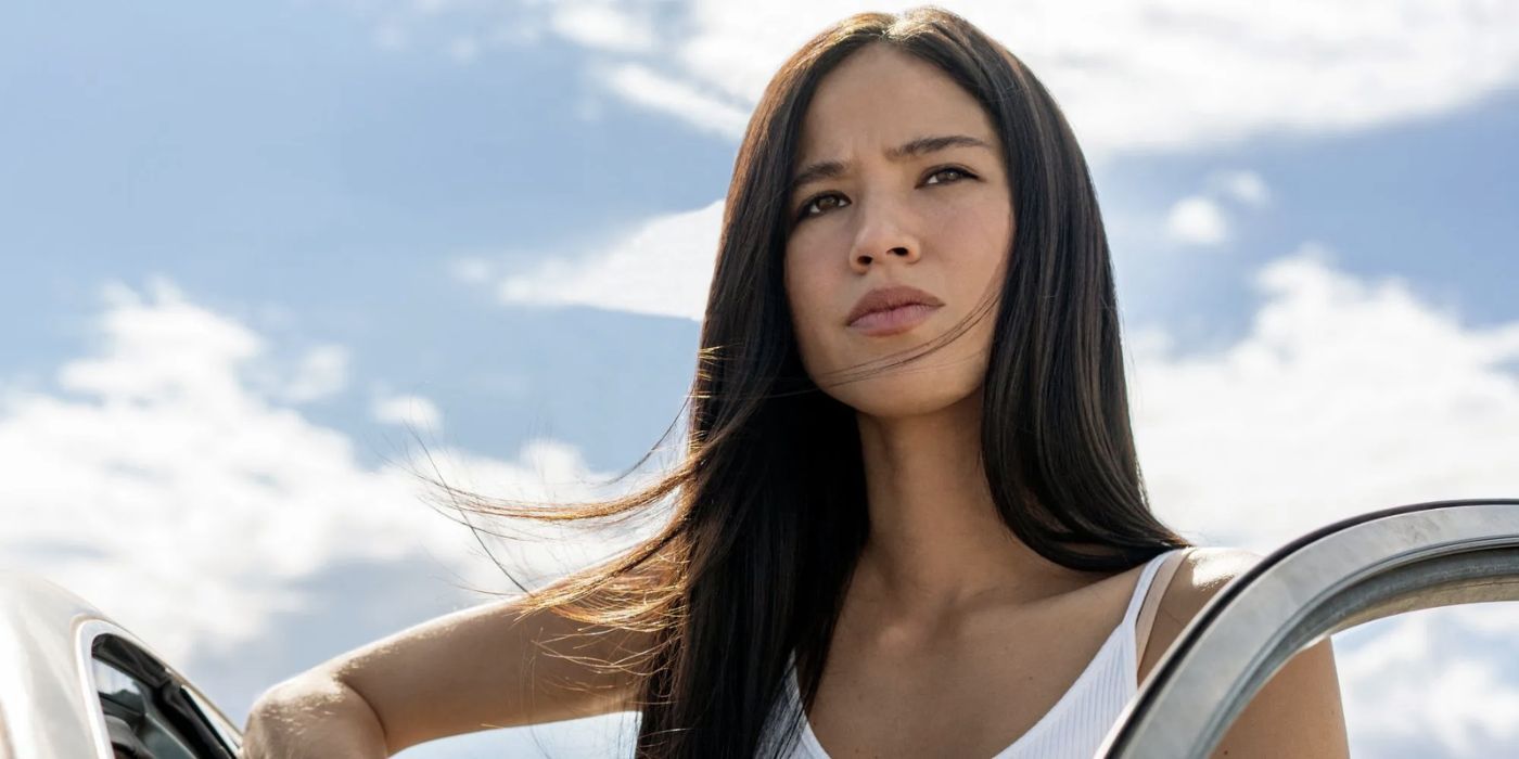 Monica Dutton (Kelsey Asbille) looking at something in Yellowstone