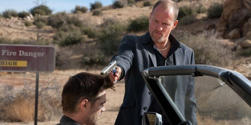 Costello points a gun at Marty in Seven Psychopaths