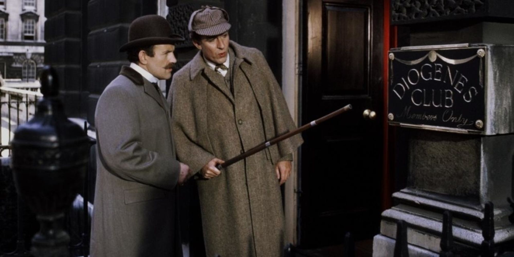 Sherlock Holmes and Watson outside the Diogenes Club in The Private Life Of Sherlock Holmes
