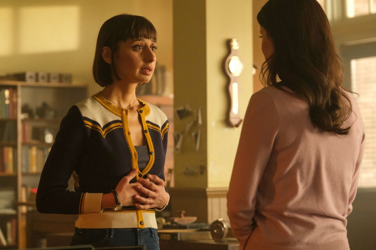 Sofia Hasmik as Chrissy Beppo talking to Bitsie Tulloch as Lois Lane in Superman and Lois season 2