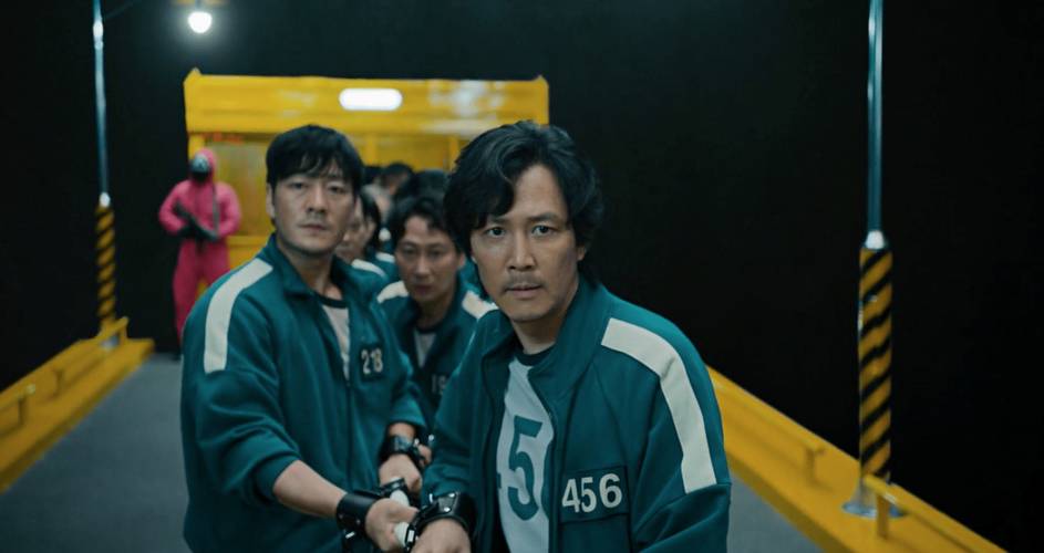 Watch Behind The Scenes Footage Of Squid Game S Incredible Tug Of War Game Watch Behind The Scenes Footage Of Squid Game S Incredible Tug Of War Game