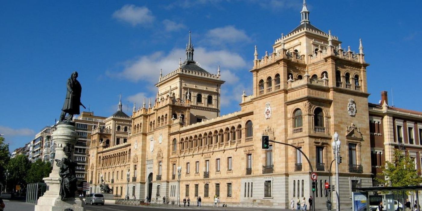 A wide show of the Academia de Caballería in Valladolid.