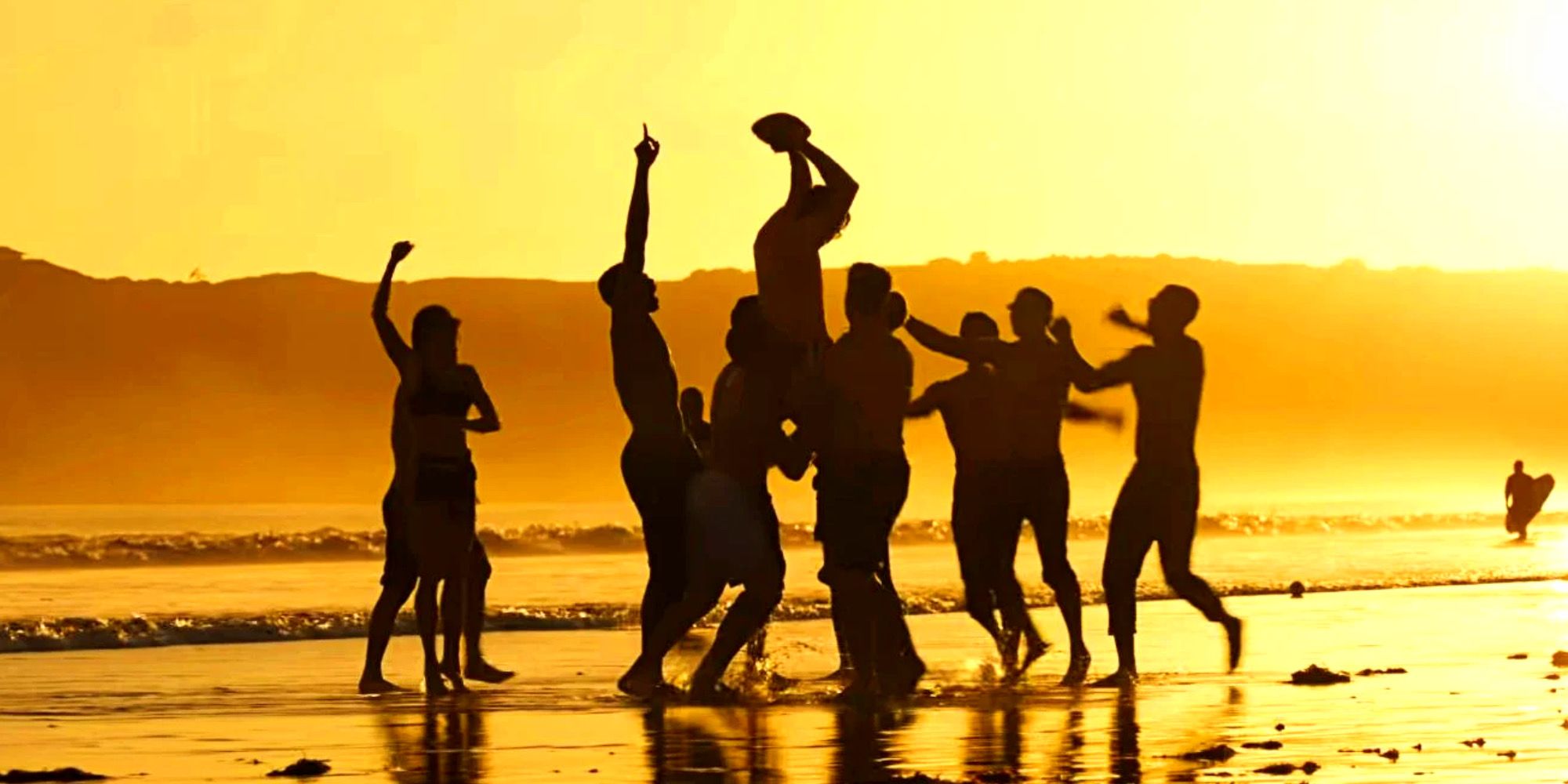 Top Gun's beach volleyball scene vs. Maverick's volleyball: a