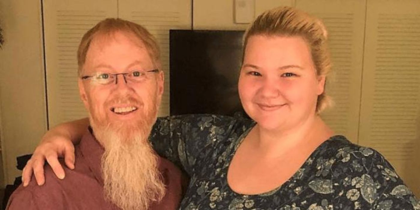 Tyler Nafziger with his daughter in 90 Day Fiance