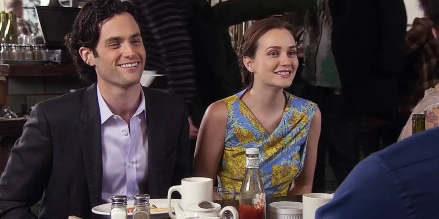 Dan e Blair sorriem na mesa de jantar