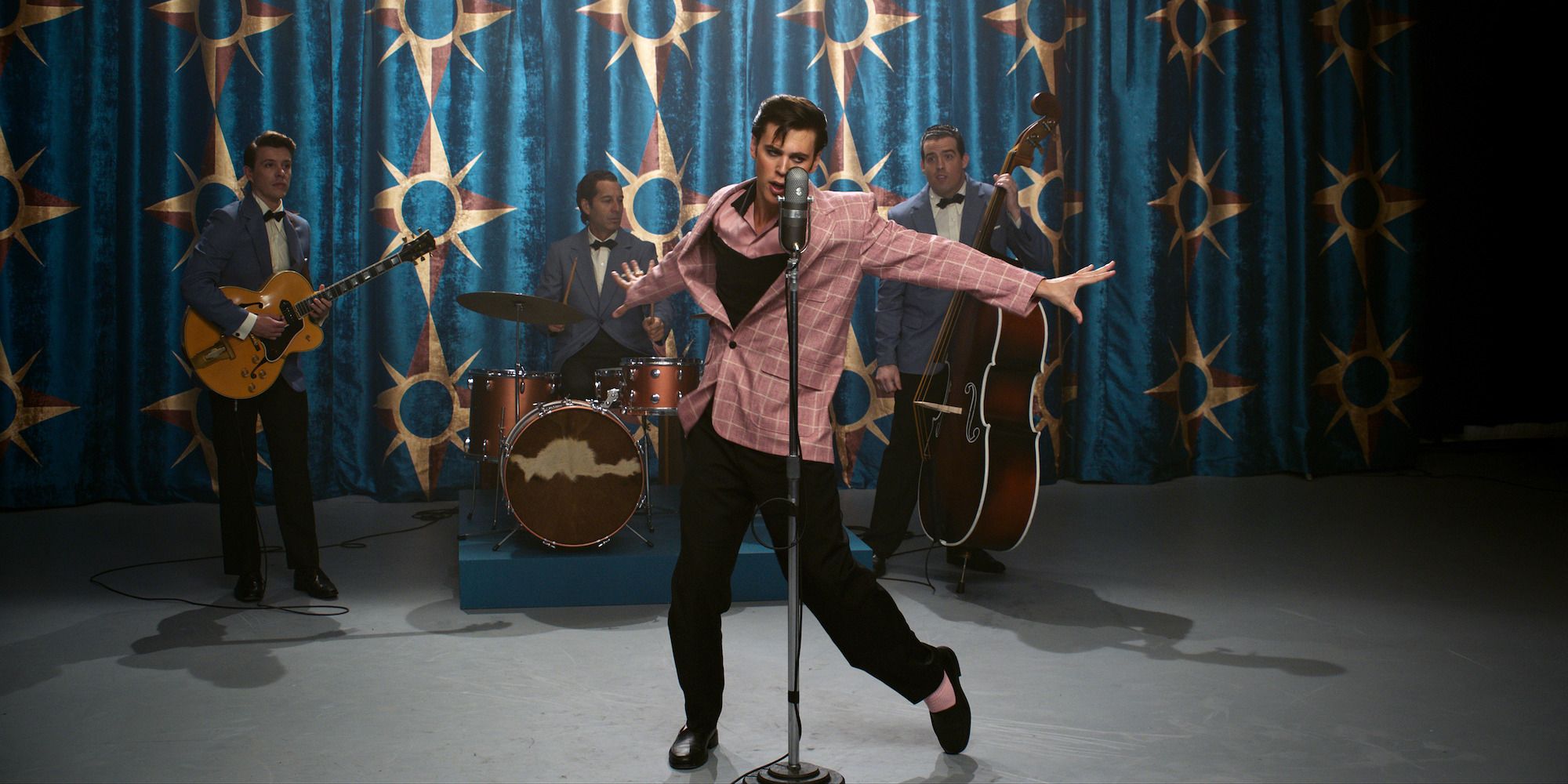 Elvis Review What Luhrmann's Biopic Lacks In Depth It Makes Up For In
