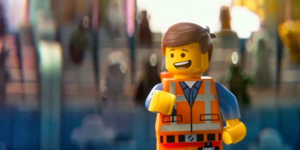 Emmet smiling and standing still in The Lego Movie