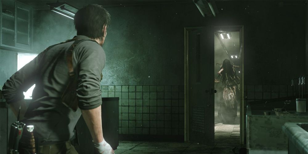 An image of Sebastian spotting a monster in the doorway in The Evil Within 2