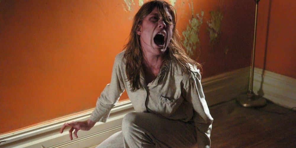 Emily kneels and screams in agony in The Exorcism of Emily Rose