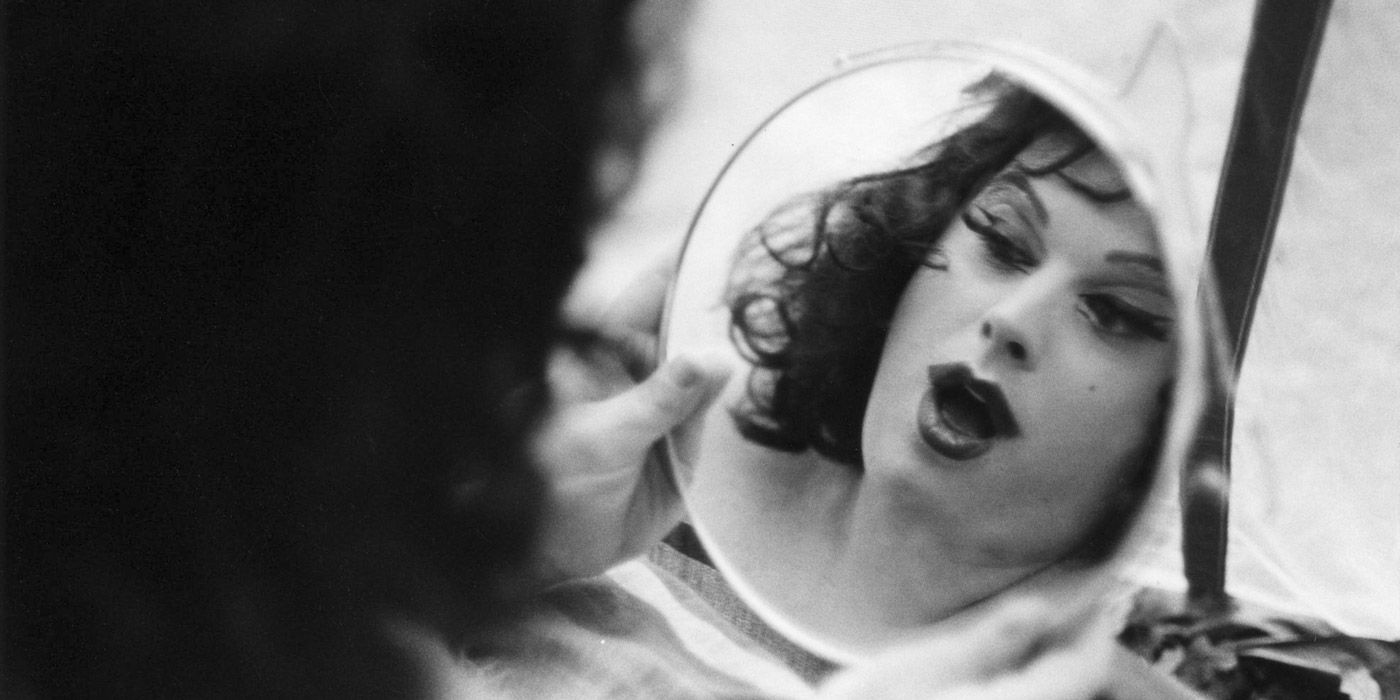 Lady Divine looking at herself in a mirror in Multiple Maniacs.