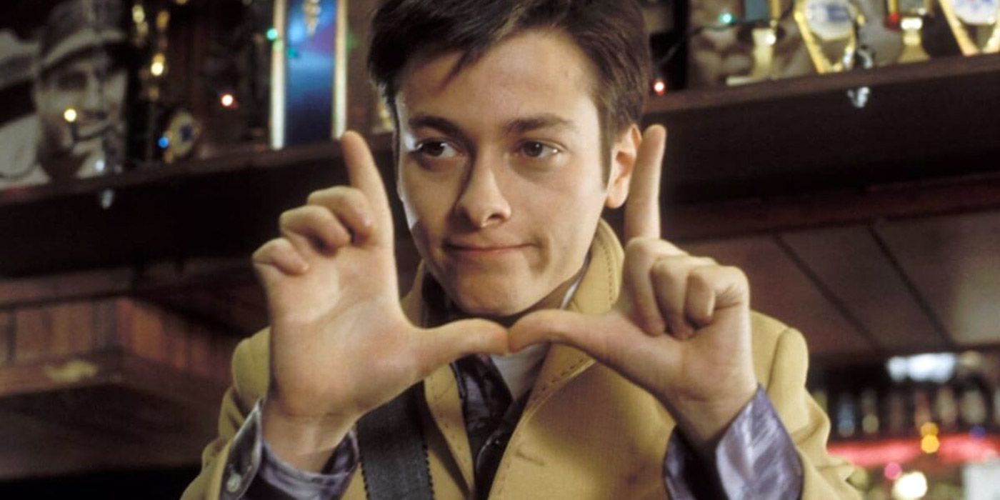 Pecker (Edward Furlong) smiling and forming a picture with his fingers in Pecker.